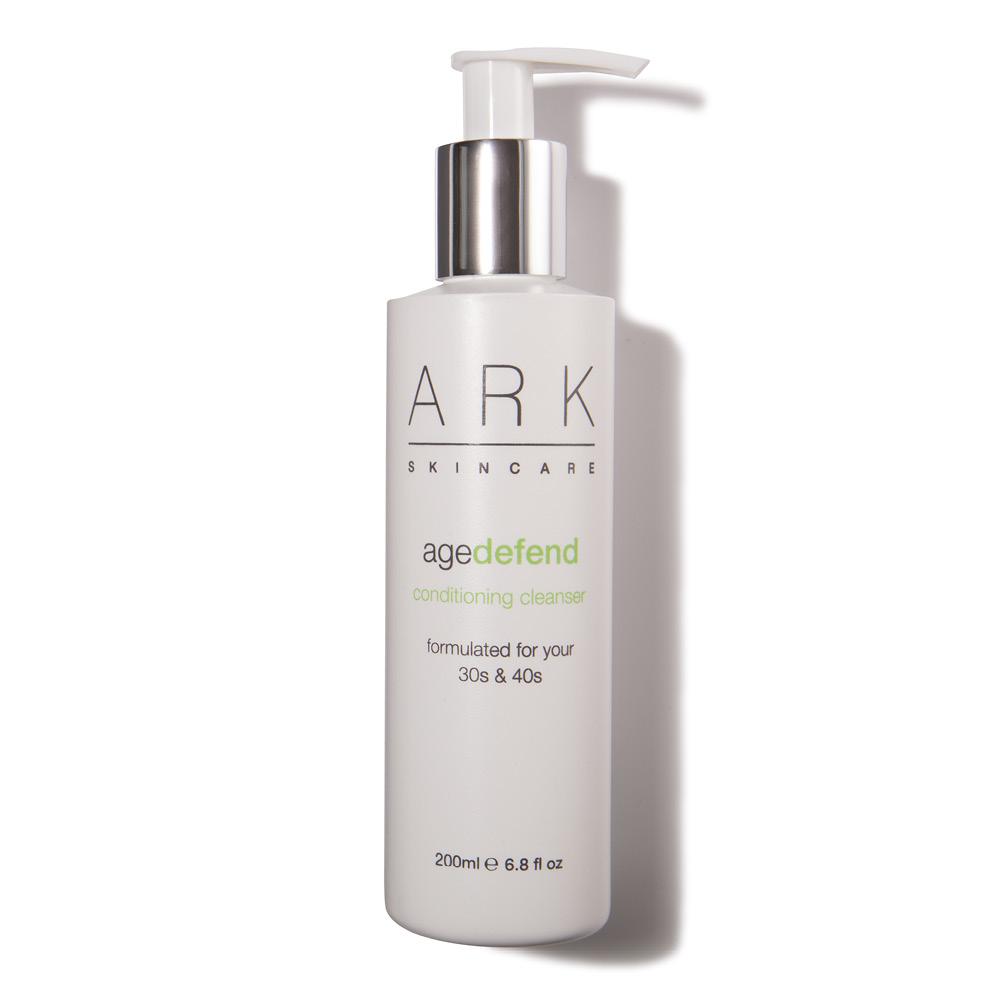 Formulated with bioactive naturals, this is the best cleanser for your 30s & 40s. Leaves skin clean, radiant & supple.