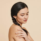 This Body Serum contains antioxidant Vitamin E that protects skin from the damaging effects of environmental pollution.