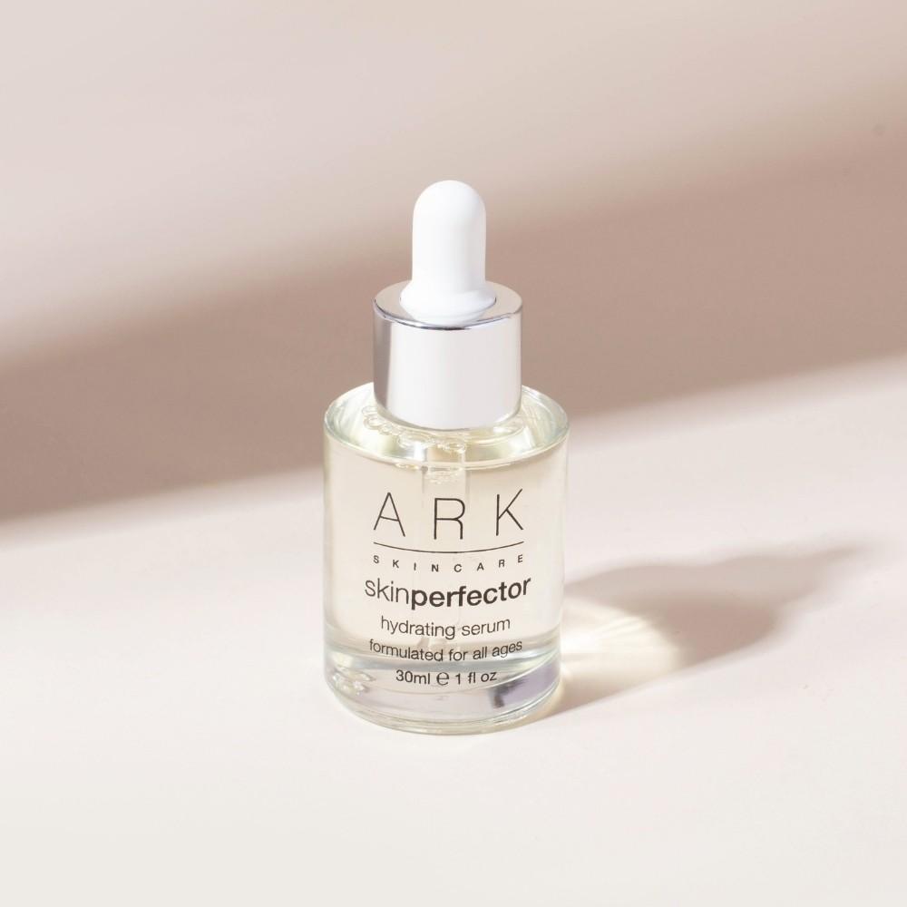 Perfect for dry skin, this moisturising serum is designed to protect against skin dullness, fine lines & wrinkles